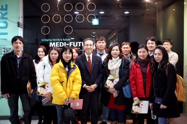 Thai Doctors visited MEDI-FUTURE, Inc.